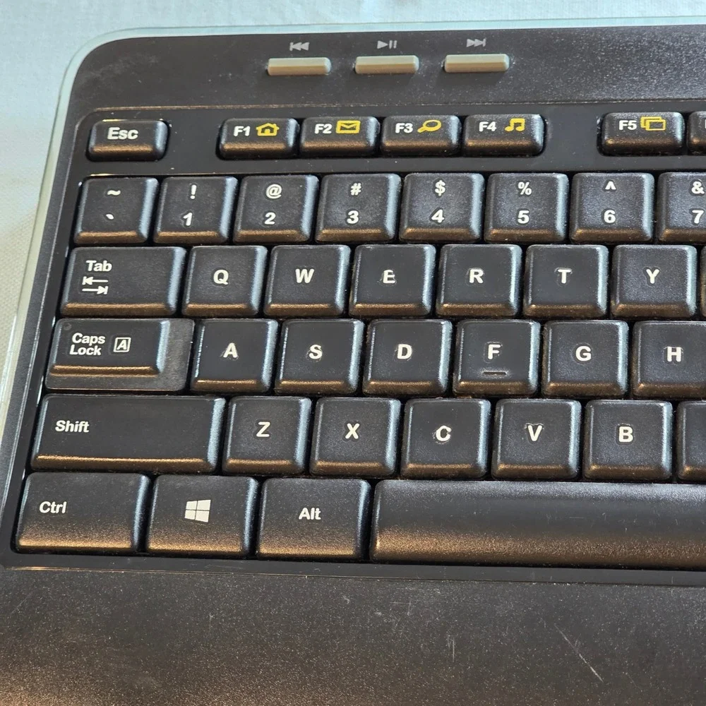 Logitech K520 Wireless Keyboard Black Silver Full Size Media Keys Y-R0012